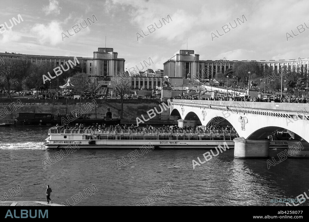 Pont d'Iéna (Jena Bridge) and the Seine river in Paris. France.