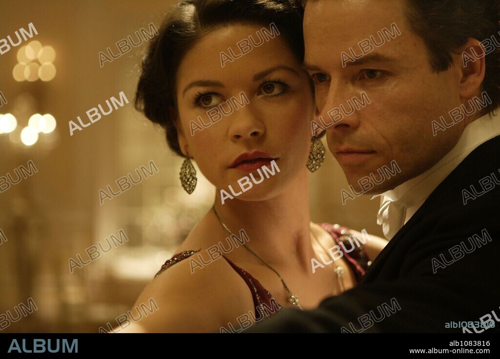 CATHERINE ZETA-JONES and GUY PEARCE in DEATH DEFYING ACTS, 2007, directed by GILLIAN ARMSTRONG. Copyright AUSTRALIAN FILM FINANCE CORPORATION/MYRIAD PICT./BBC FILMS.
