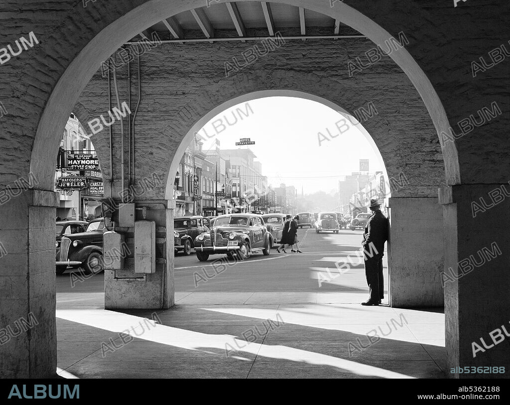 Traffic on Main Street, view from Old Market Place, Fayetteville, North Carolina, USA, Jack Delano, U.S. Office of War Information, March 1941.