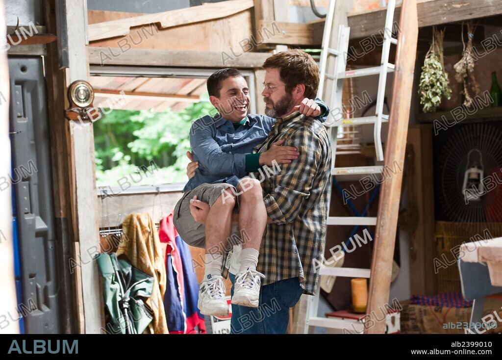 MOISES ARIAS y NICK OFFERMAN en THE KINGS OF SUMMER, 2014, dirigida por JORDAN VOGT-ROBERTS. Copyright BIG BEACH FILMS/LOW SPARK FILMS.