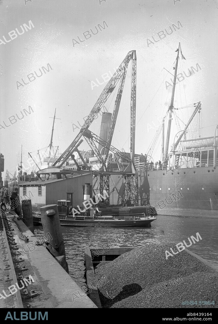 Göteborg - 1915 - Pontonkran i hamnen *** Local Caption *** 1915 - 3837. KAMERAREPORTAGE.