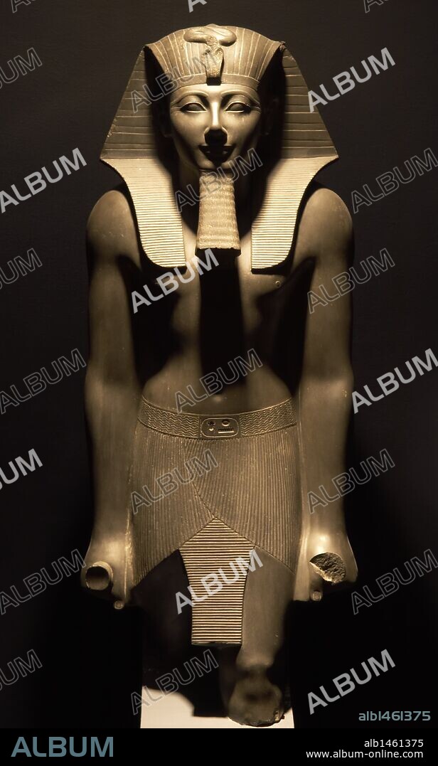 ARTE EGIPCIO. EGIPTO. ESCULTURA DE TUTMOSIS III (h.1490-1436 aC). Faraón de la DINASTIA XVIII. IMPERIO NUEVO. Pieza procedente del Templo de Amón (Karnak). Museo de Luxor.