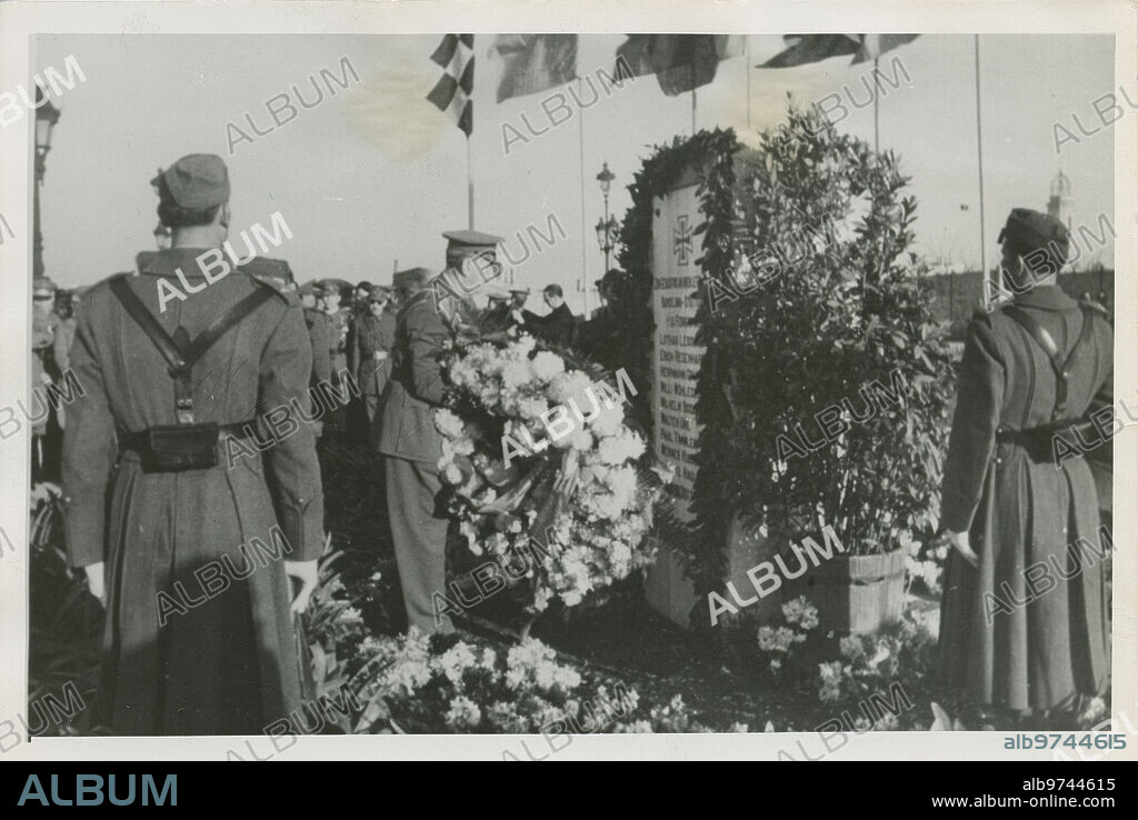 Barcelona, 25/11/1941. El Capitán General de Cataluña, Alfredo Kindelán, acompañado del General de Aviación alemán Bulow, inaugura el monumento a   los aviadores de la Legión Condor caídos en Barcelona.