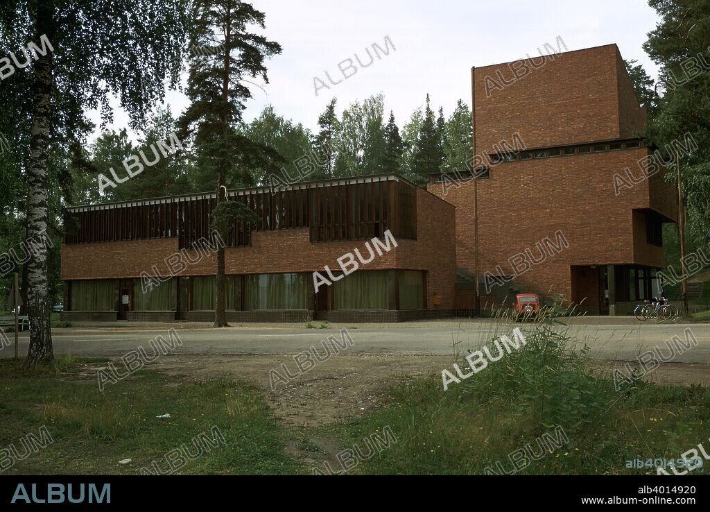 Saynatsalo Town Hall, influenced by both Finnish vernacular culture and the Italian Renaissance, 1940s.