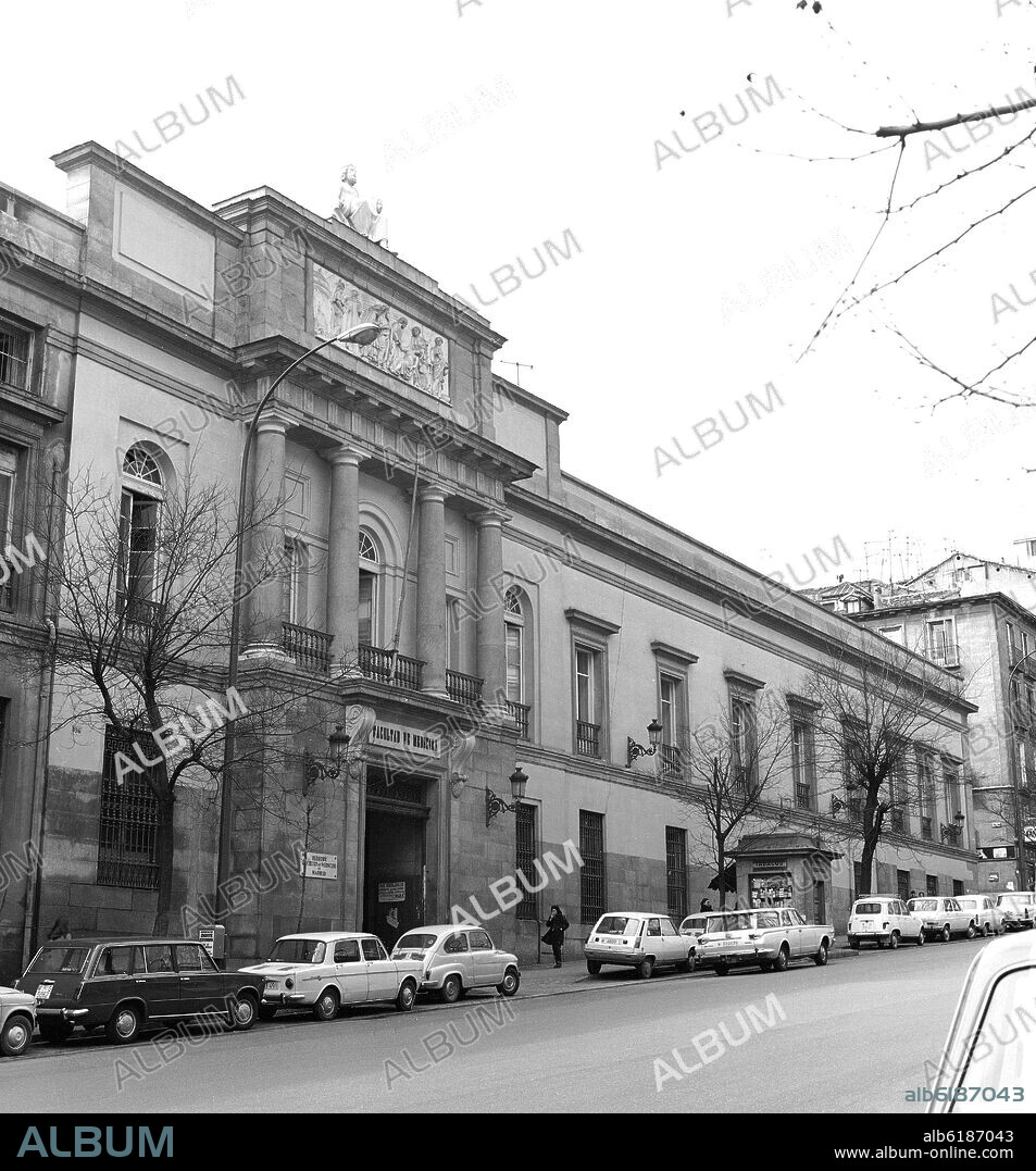 ISIDRO GONZÁLEZ VELÁZQUEZ. HOSPITAL DE SAN CARLOS -  COLEGIO DE MEDICOS - ANTIGUA FACULTAD DE MEDICINA - SIGLO XIX - FOTOGRAFIA EN BLANCO Y NEGRO - AÑOS 60.