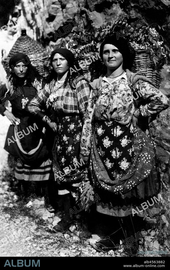 Typical costumes. friuli venezia giulia. Italy 1920.