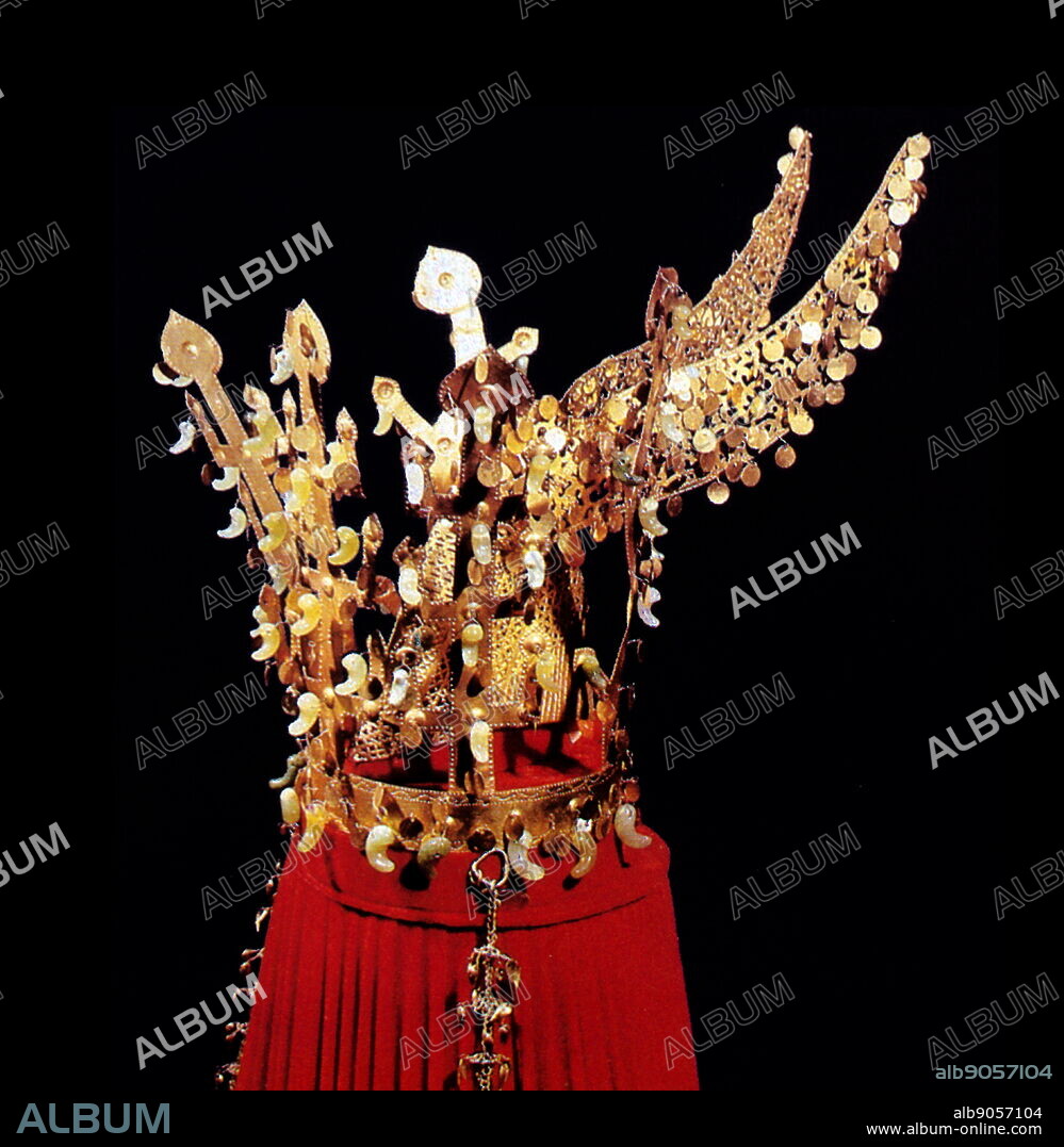 The Gold Crown from Geumgwanchong, the largest golden crown discovered in Korea. The Gold Crown Tomb (Geumgwanchong) was named after this treasure. It was designated as a national treasure on December 12, 1962.
The crown is 44 centimetres in height and has a diameter of 19 centimetres. It is the largest golden crown from Silla discovered thus far. The crowns of Silla were made in the Korean kingdom of Silla approximately in the 5th-7th centuries.
