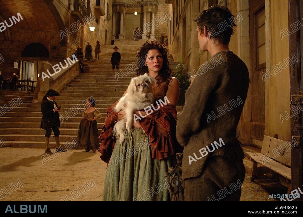 BEN WHISHAW y JESSICA SCHWARZ en PERFUME: EL PERFUME: HISTORIA DE UN ASESINO, 2006 (PERFUME: THE STORY OF A MURDERER), dirigida por TOM TYKWER. Copyright DREAMWORKS / OLCZYK, JURGEN.