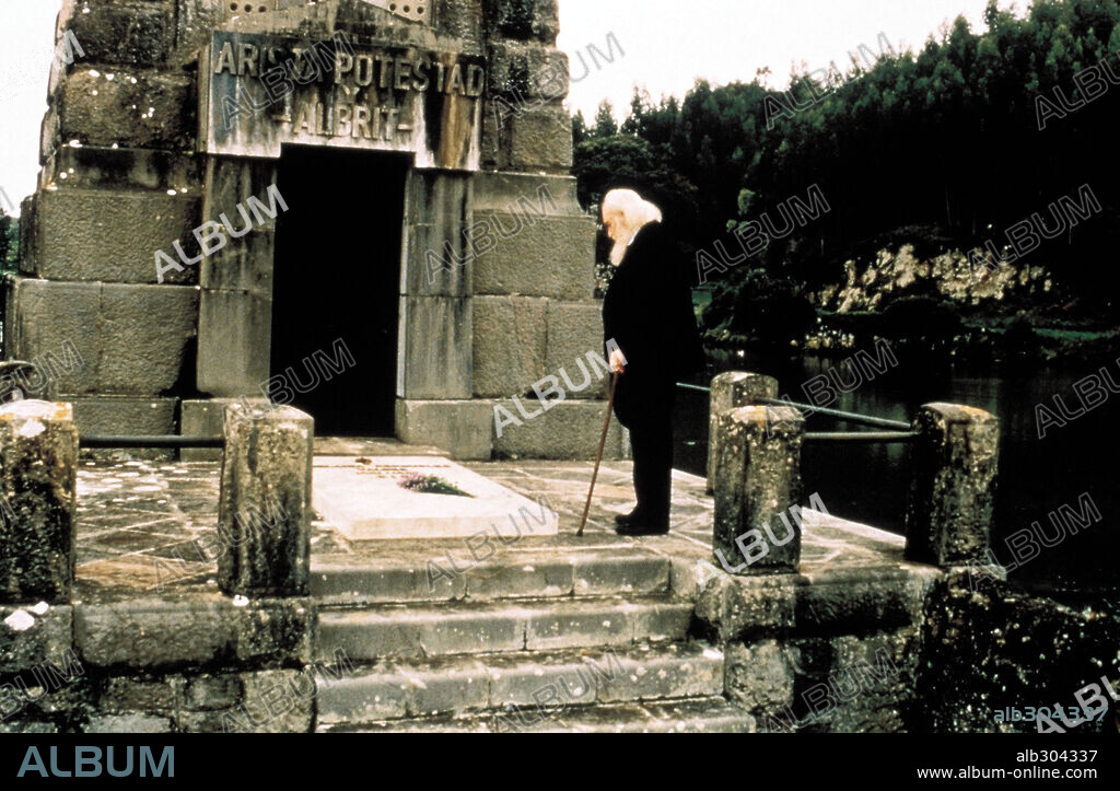 FERNANDO FERNAN GOMEZ en EL ABUELO, 1998, dirigida por JOSE LUIS GARCI. Copyright NICKEL ODEON DOS, S.A.