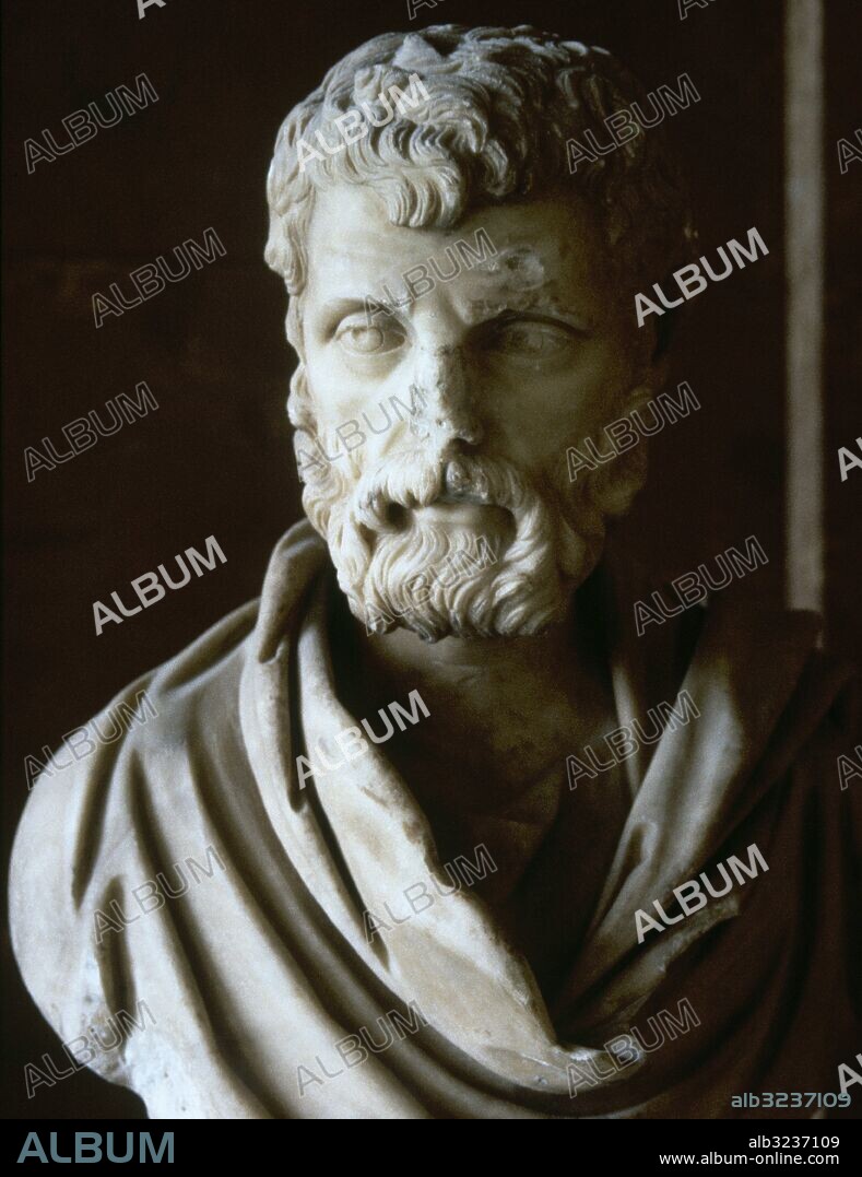 HERODES ATICO (Herodes Atticus) (Maratón, 101-Roma, 176). Orador griego y político al servicio del Imperio romano, amigo de Adriano y Marco Aurelio. Cónsul en el año 143, destacó como mecenas construyendo edificios públicos en numerosas ciudades griegas. Busto en mármol, data aproximadamente del año 162 d. C. Museo del Louvre. París. Francia.