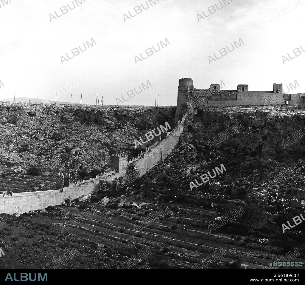 MURALLA DE ALMERIA - FOTOGRAFIA EN BLANCO Y NEGRO - AÑOS 50.