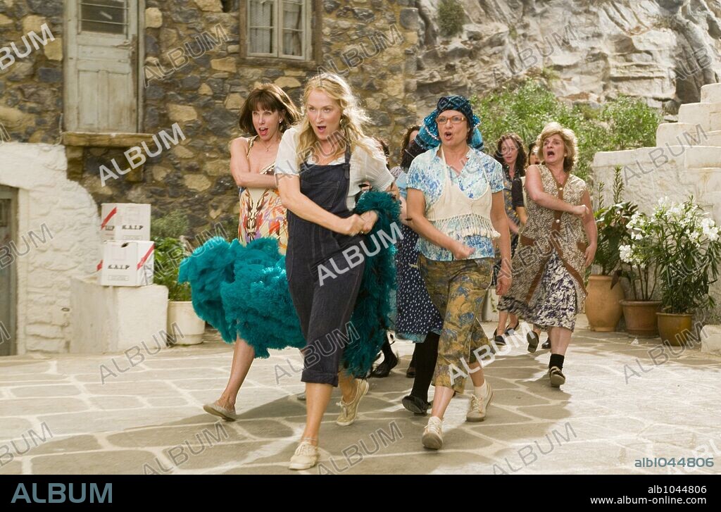 CHRISTINE BARANSKI, JULIE WALTERS und MERYL STREEP in MAMMA MIA!, 2008, unter der Regie von PHYLLIDA LLOYD. Copyright LITTLESTAR PRODUCTIONS/PLAYTONE / MOUNTAIN, PETER.