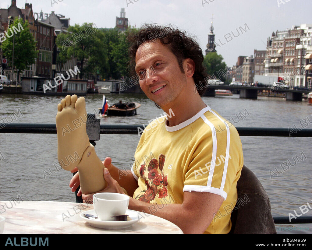 ROB SCHNEIDER in DEUCE BIGALOW: EUROPEAN GIGOLO, 2005, directed by MIKE BIGELOW. Copyright COLUMBIA PICTURES.