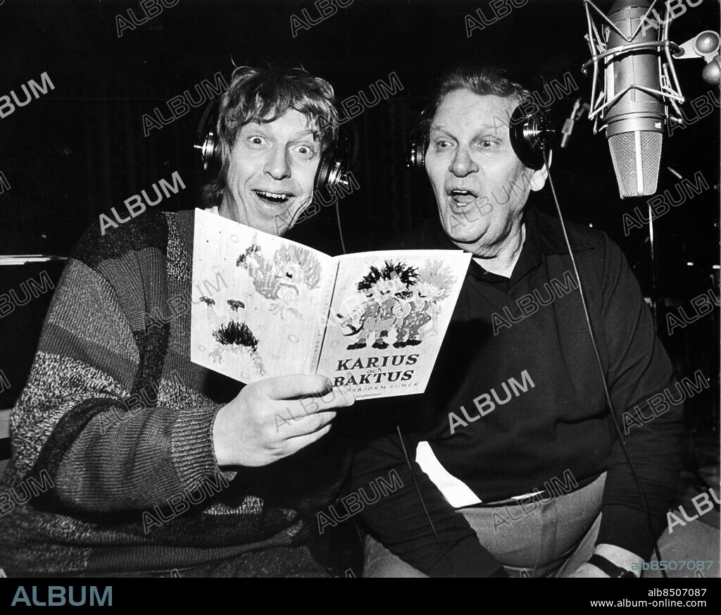 GÖTEBORG 1986-04-14.. Tomas von Brömssen och Sten-Åke Cederhök läser in tandtrollen Karius och Baktus på kassettband. *** Local Caption *** GP Foto: Stefan Berg / Kamerareportage / TT / Kod: 2524.