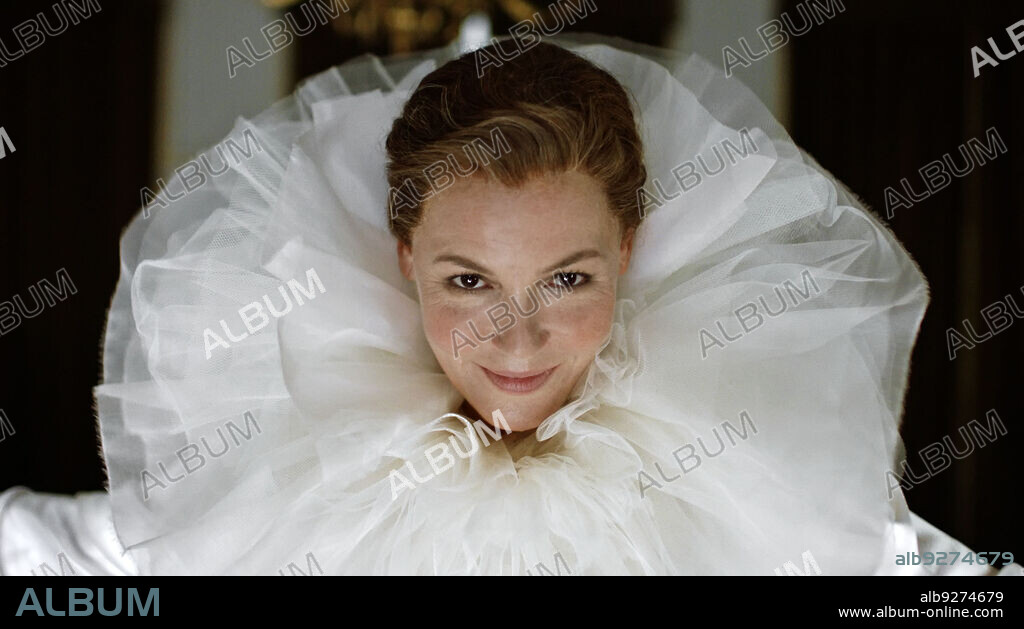 CONNIE NIELSEN in THE DREAMER-BECOMING KAREN BLIXEN, 2022 (DROMMEREN), directed by JEANETTE NORDAHL. Copyright Nordic Entertainment Group.