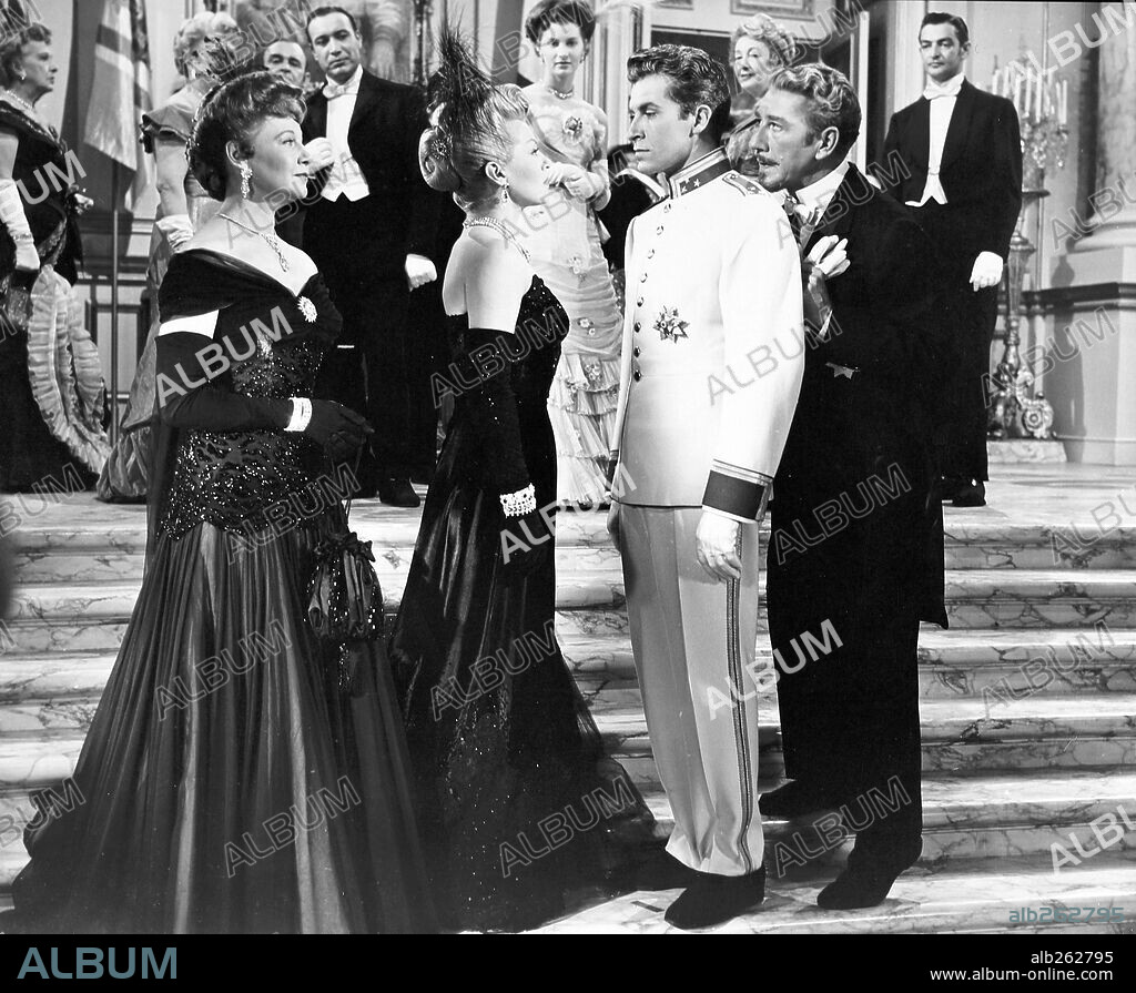 FERNANDO LAMAS, LANA TURNER, LISA FERRADAY and RICHARD HAYDN in THE MERRY WIDOW, 1952, directed by CURTIS BERNHARDT. Copyright METRO GOLDWYN MAYER.