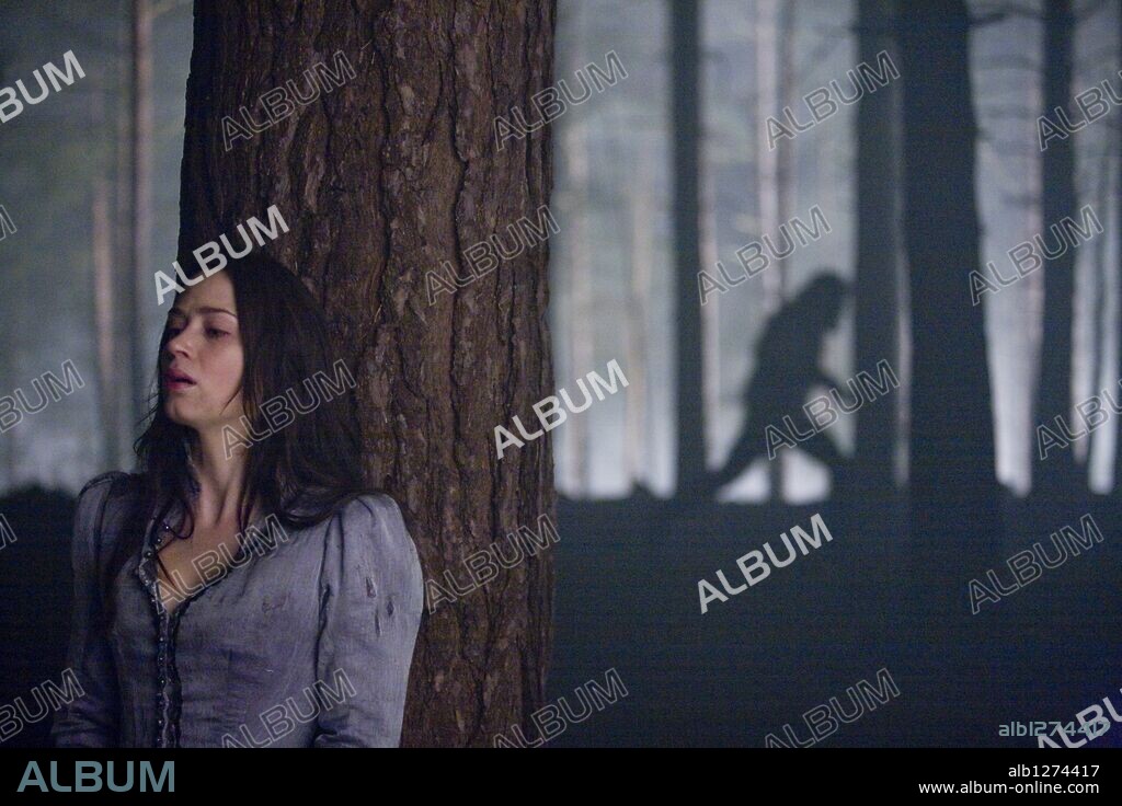 EMILY BLUNT en EL HOMBRE LOBO, 2010 (THE WOLFMAN), dirigida por JOE JOHNSTON. Copyright STUBER/PARENT/UNIVERSAL PICTURES.