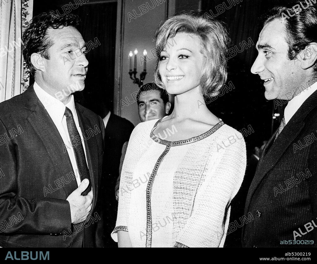 Ugo tognazzi. helene chanel. alberto lupo. 1961. (Photo by: Marka/Universal Images Group via Getty Images).