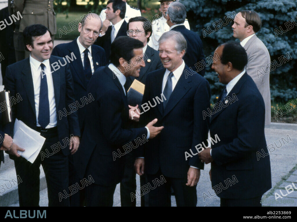 ADOLFO SUAREZ GONZALEZ. POLITICO ESPAÑOL. CEBREROS 1932-. PRESIDENTE DEL GOBIERNO ESPAÑOL DESDE 1976 AL 1981. FOTO RECIBIENDO EN MADRID AL PRESIDENTE DE EE.UU. JIMMY CARTER.