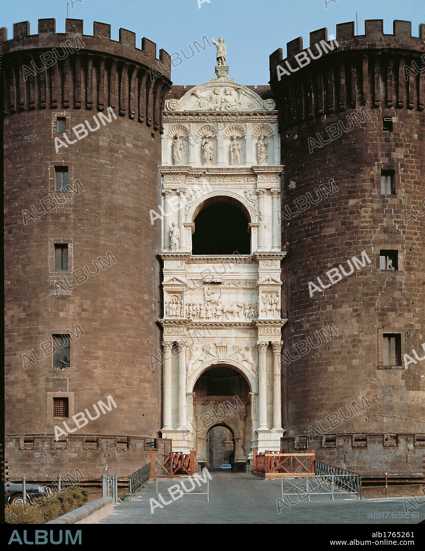 Castel Nuovo (Maschio Angioino), by Guilln Sagrera, Francesco Laurana, Francesco di Giorgio Martini, 1279-1284, 13th Century-15th century, piperno stone marble,. Italy, Campania, Naples, Castel Nuovo. Front view of the Maschio Angioino. Two large towers and the central portal doorway.