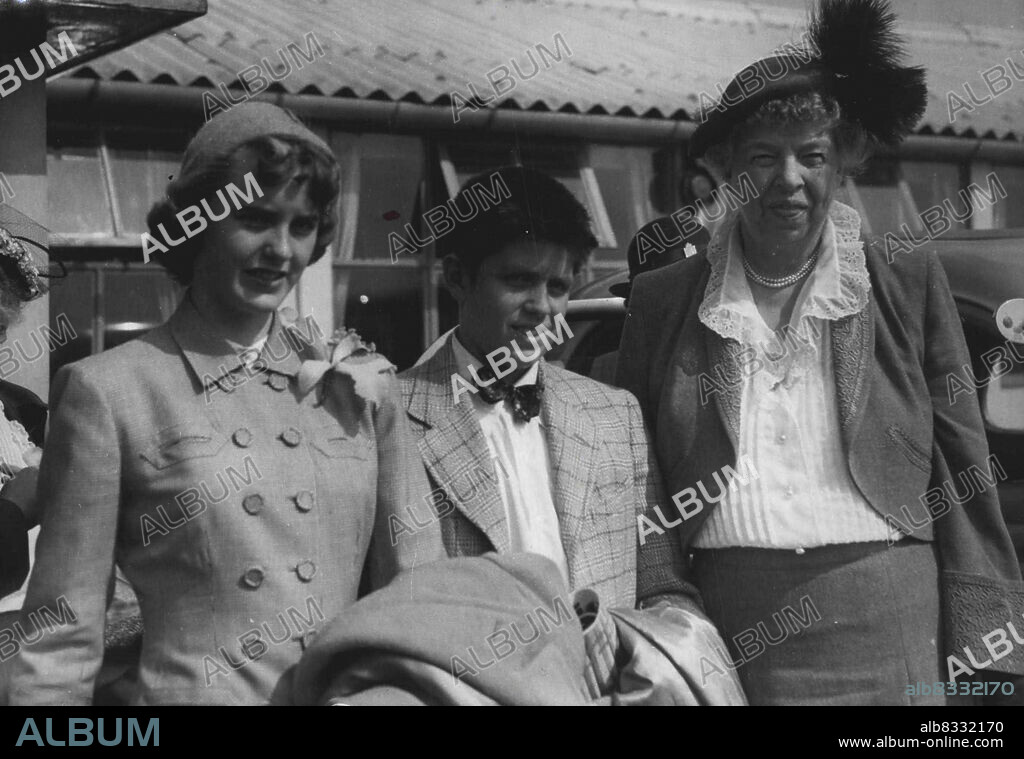 Mrs. Roosevelt Brings Grand Children To England.Mrs. Eleanor Roosevelt with her grandchildren Elliott, Junior and Chandler aged 16, at Northolt Airport on arrival from Paris to-day.Squired by her thrice-married ex-soldier son, Mrs. Eleanor Roosevelt arrived at Northolt Airport, Middlesex, today (Wednesday) for a three-day visit to London concluding her round Europe tour.Though she has only one public engagement in London, Mrs. Roosevelt may make some films for her American television programme. June 28, 1950. (Photo by Reuterphoto).
