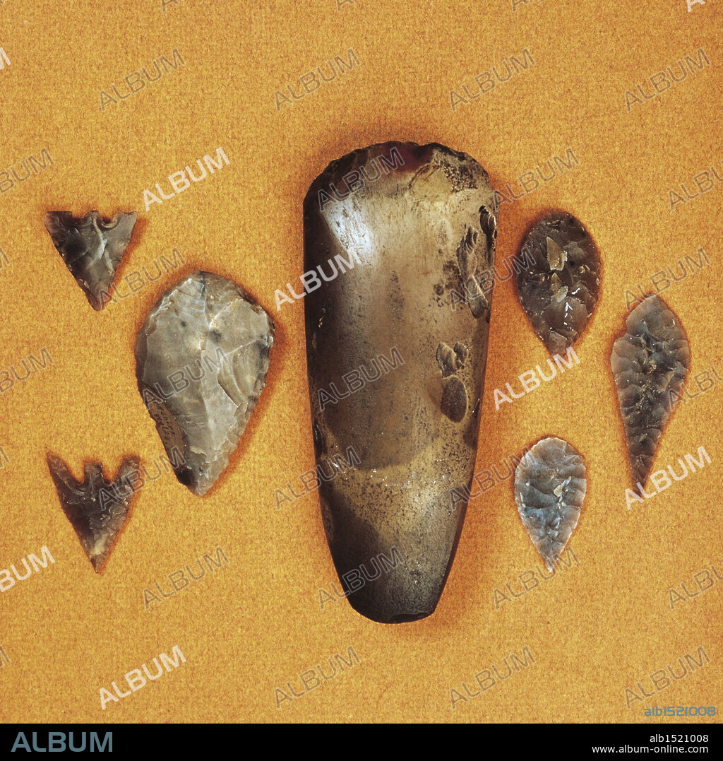 Prehistory, Great Britain, Neolithic - Stone tools: axe, spear and arrow points.
