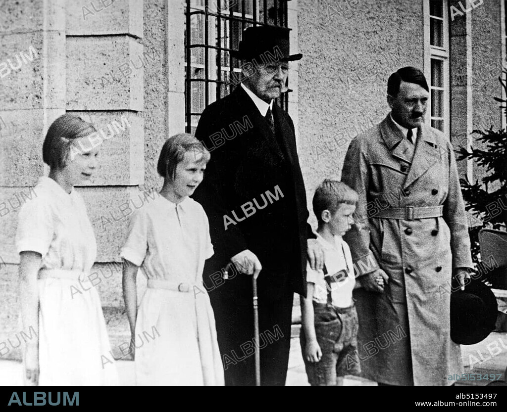 Adolf Hitler and Paul von Hindenburg and his grandchildren, historical photograph, 1933, Neudeck Estate, Germany, now Poland