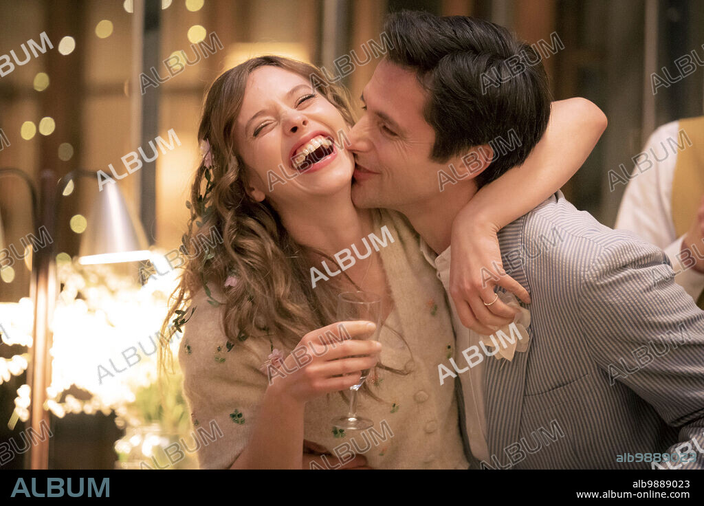 LOU DE LAAGE et RAPHAEL PERSONNAZ dans LE TOURBILLON DE LA VIE, 2022, réalisé par OLIVIER TREINER. Copyright Wy Productions Mars Films.
