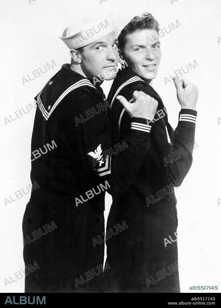 FRANK SINATRA et GENE KELLY dans ESCALE  HOLLYWOOD, 1945 (ANCHORS AWEIGH), réalisé par GEORGE SIDNEY. Copyright M.G.M.