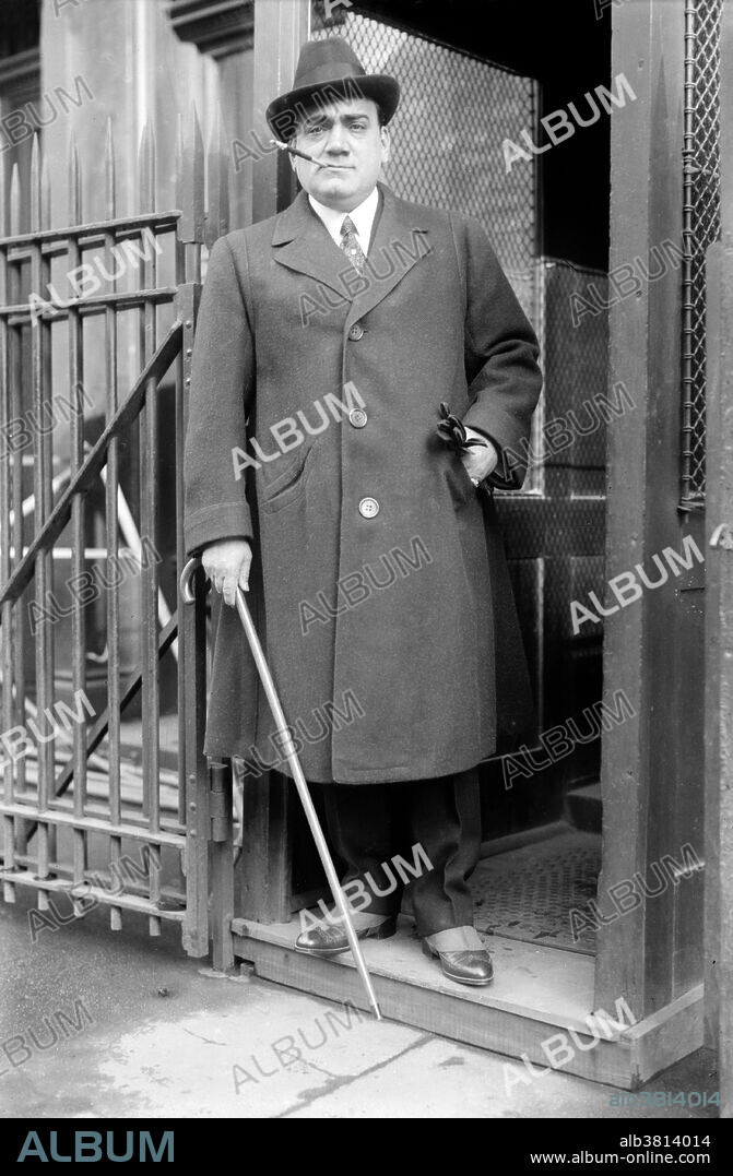 Caruso outside the stage door of the Metropolitan Opera in NYC