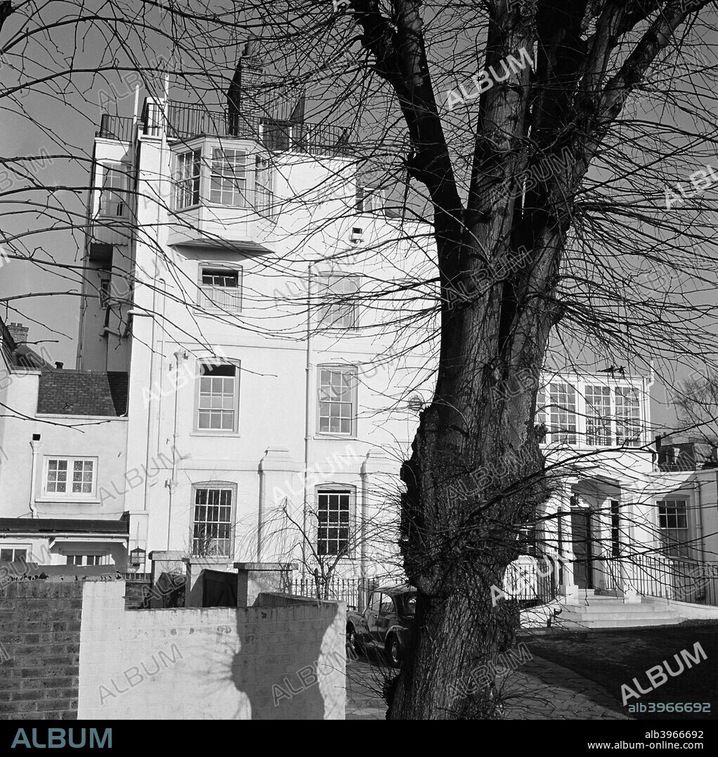 Admirals House, 21 Admirals Walk, Hampstead, London, 1962-1964. Exterior of the entrance front to the Admirals House, partly obscured by a tree in winter.