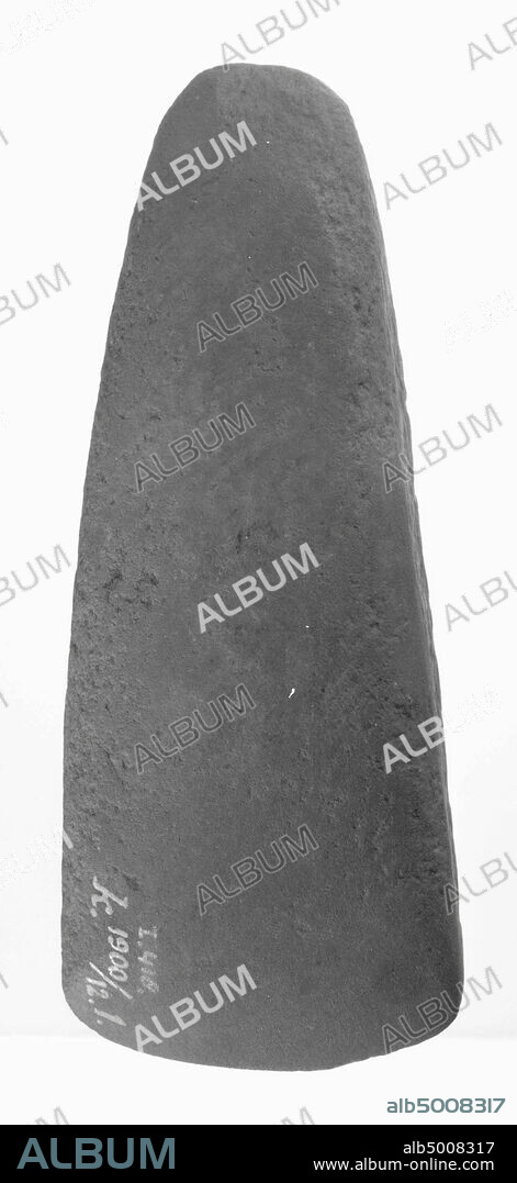chisel of diorite, sharp at the cut, tapered, for the handle, finely worked, ax, stone, length: 14.4 cm, prehistoric -4000.