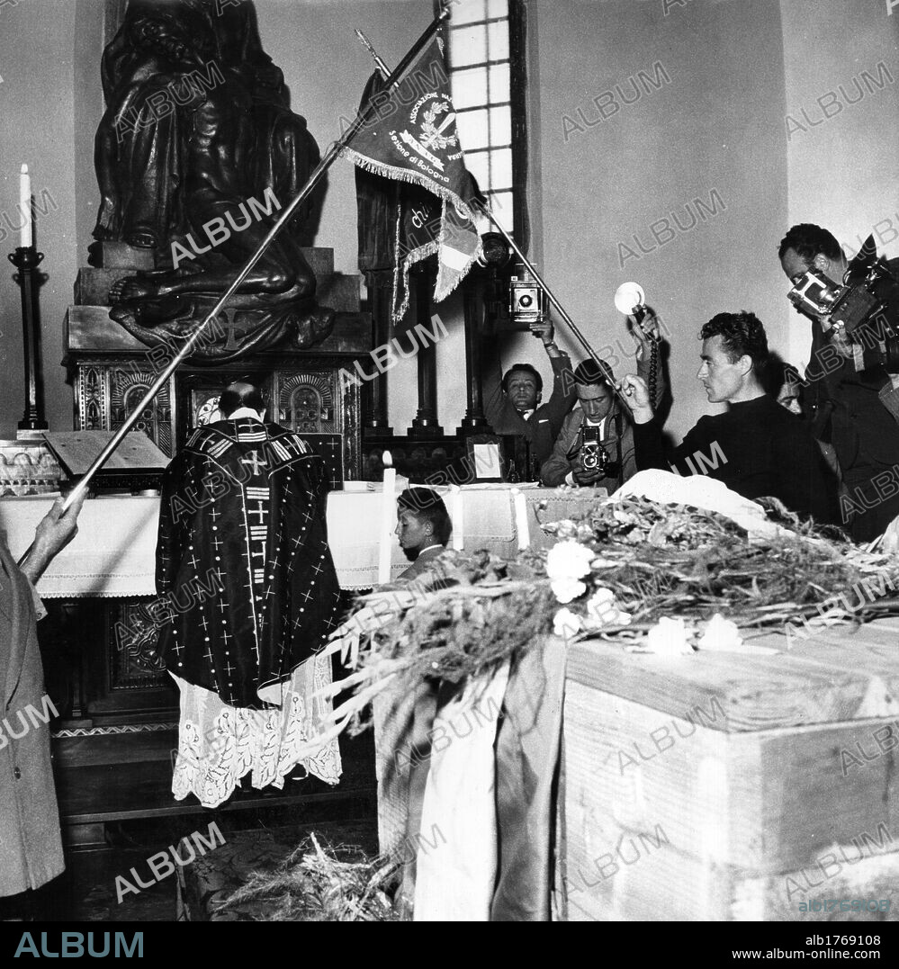 Mass at the burial of the remains of Mussolini. The parish priest of Predappio celebrating Mass in the chapel of the Mussolini family at the cemetery of San Cassiano in Pennino. Predappio, 31st August 1957.