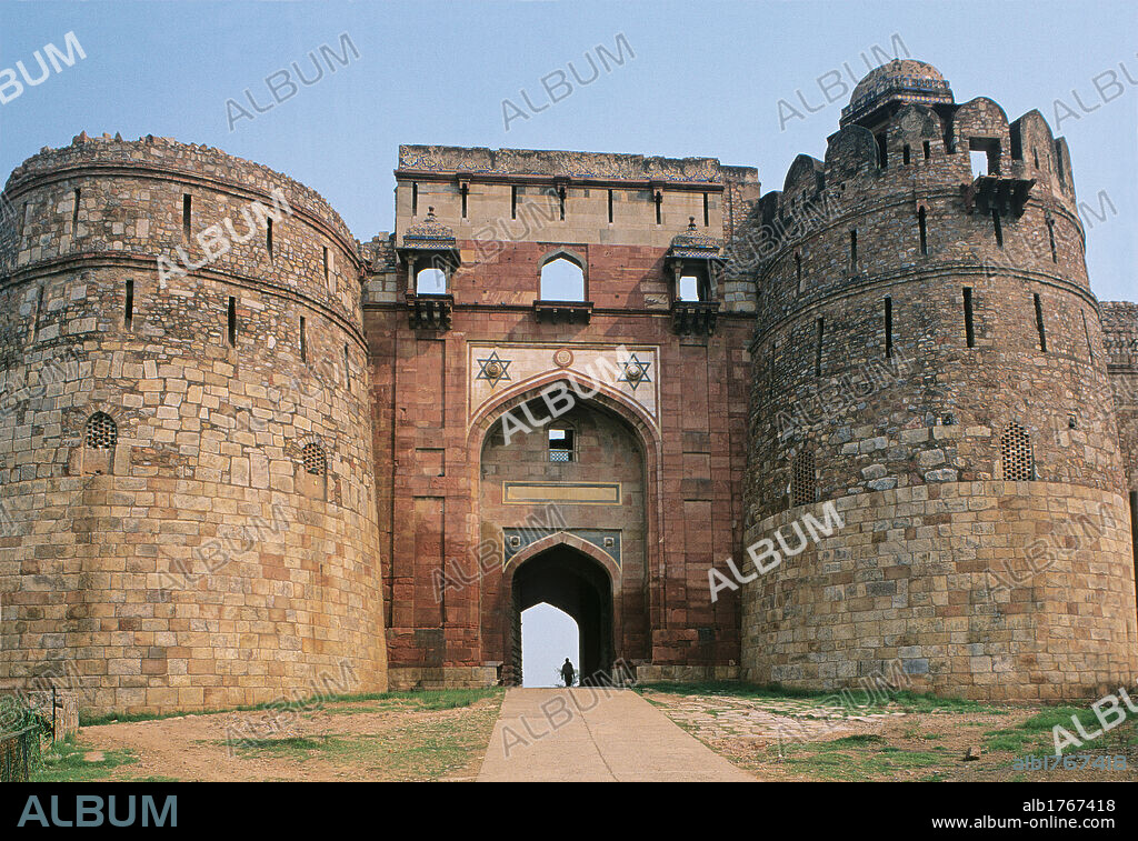 The Citadel of Purana Qila, by Unknown Artist, 1530-1556, 16th Century,. India, National Capital Territory of Dehli -NCT, Delhi, Delhi, Purana Qila. Front view of the western gate of the fortified city of Purana Qila, Mathura Gate. Jarokha balconies Star of David Shield of David Mogen David Magen David consoles red sandstone Persian oriented planning. 2009 photograph.