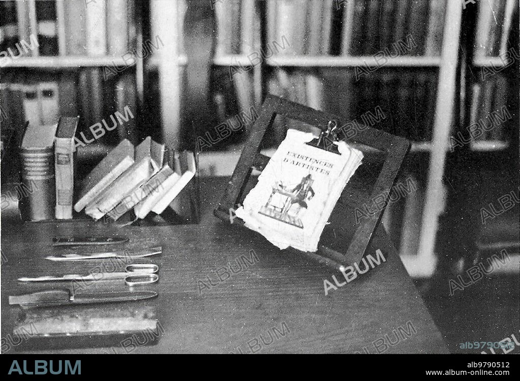 1930. José Ortega y Gasset. Detail of his office on Madrid street Monte Esquinza, 28.