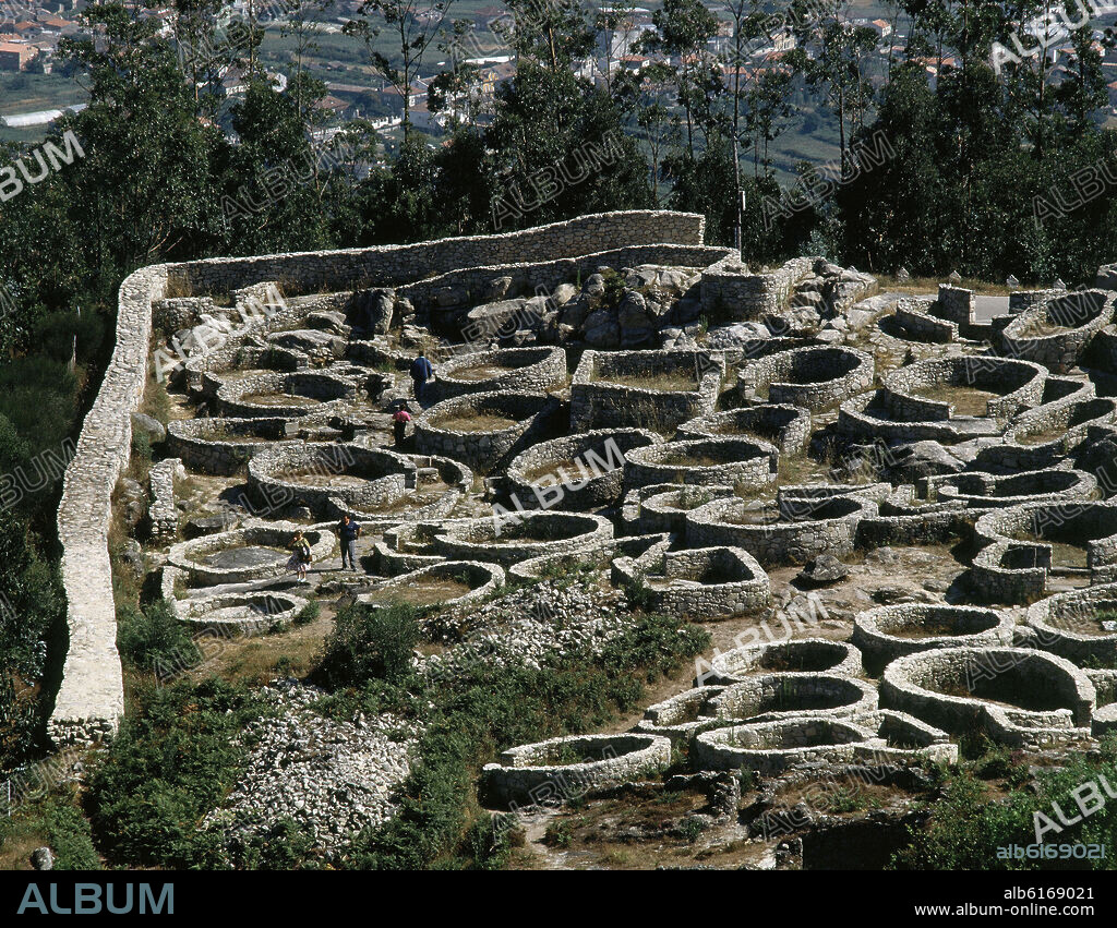 RESTOS DE POBLADO CASTRENSE-S I AC-ARQUITECTURA CELTA-EDAD DEL HIERRO.