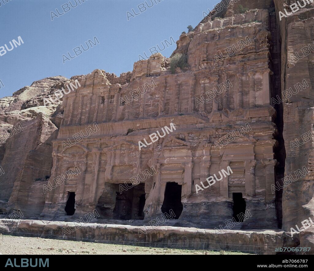 TUMBA DEL PALACIO TAMBIEN CONOCIDA COMO LA TUMBA DE LOS TRES PISOS - SIGLO II.