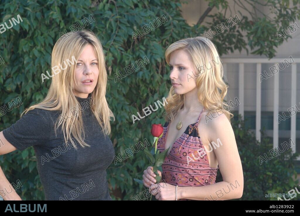 KRISTEN BELL and MEG RYAN in SERIOUS MOONLIGHT, 2009, directed by CHERYL HINES. Copyright NIGHT AND DAY PICTURES.