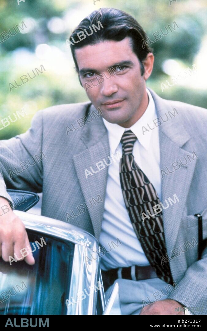 ANTONIO BANDERAS in TWO MUCH, 1995, directed by FERNANDO TRUEBA. Copyright LOLAFILMS/SOGETEL/FERNANDO TRUEBA P.C.