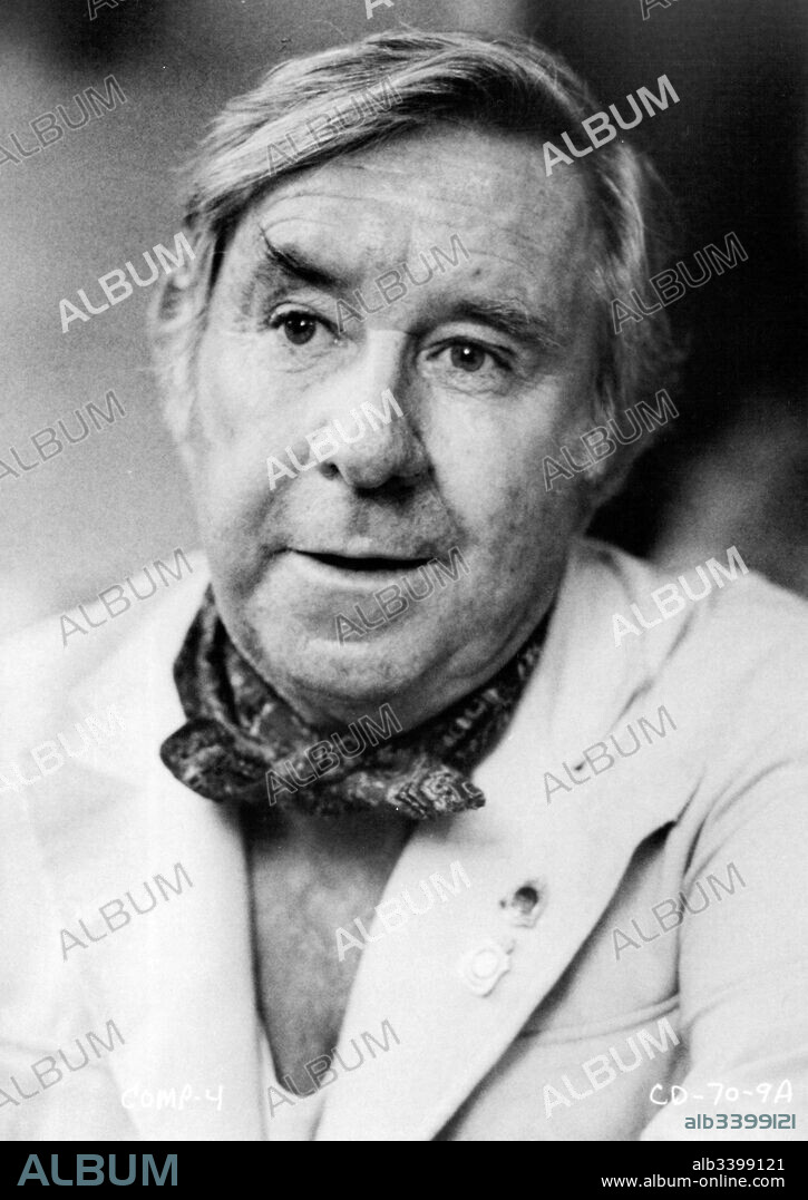 JOHN MEILLON en COCODRILO DUNDEE, 1986 (CROCODILE DUNDEE), dirigida por PETER FAIMAN. Copyright PARAMOUNT PICTURES.