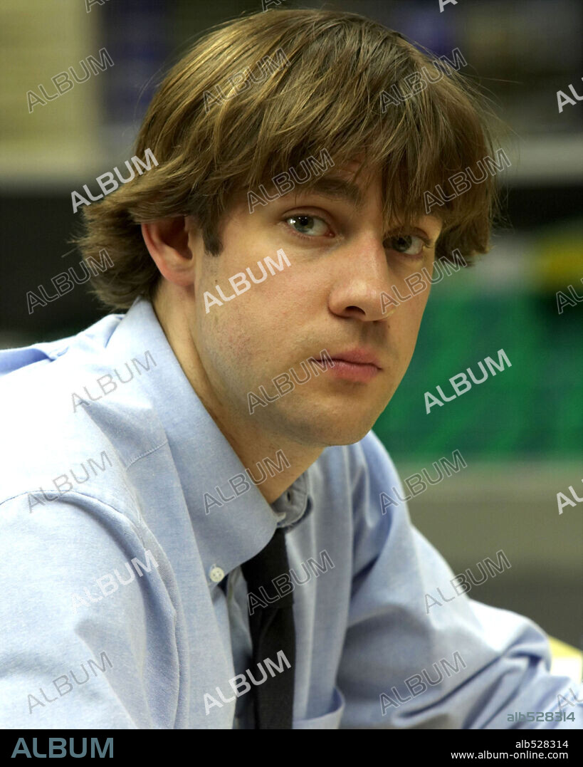 JOHN KRASINSKI in THE OFFICE, 2005, directed by RICKY GERVAIS and STEPHEN MERCHANT. Copyright NBC UNIVERSAL TELEVISION / LUBIN, JUSTIN / Cortesía.