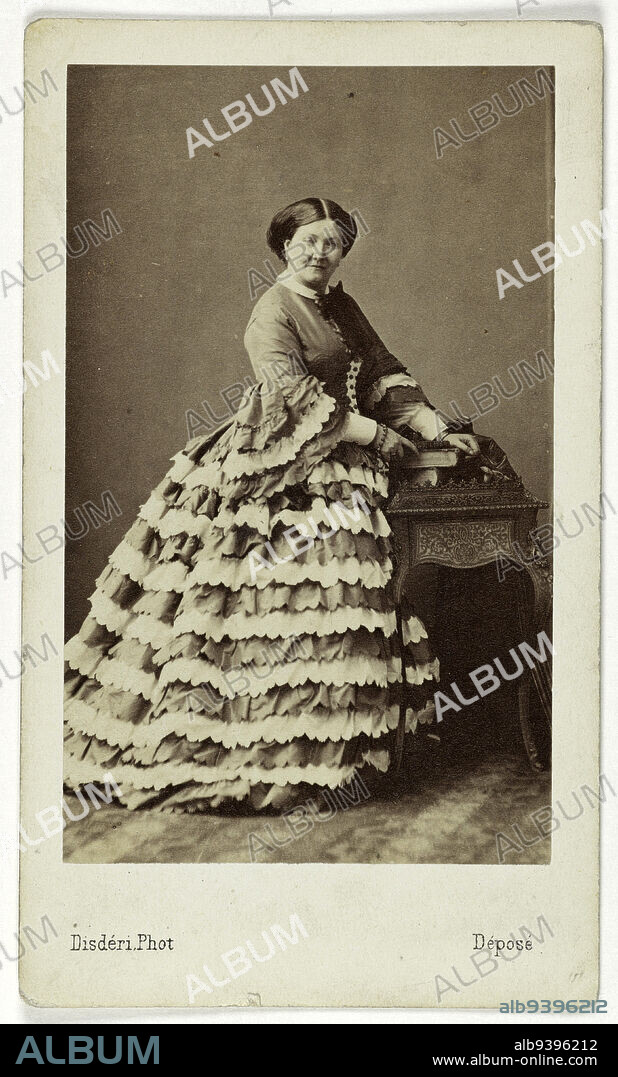 Portrait of the Duchess of Hamilton, née Bonaparte, cousin of Napoleon III, Disdéri, André-Adolphe-Eugène, Photographer, Lozano, J., Diffuseur, En 1872, 2nd half of the 19th century, Photography, Graphic arts, Photography, Albumen paper print, Dimensions - Work: Height: 8.5 cm, Width: 5.2 cm, Dimensions: Height: 10.5 cm, Width: 6.2 cm.