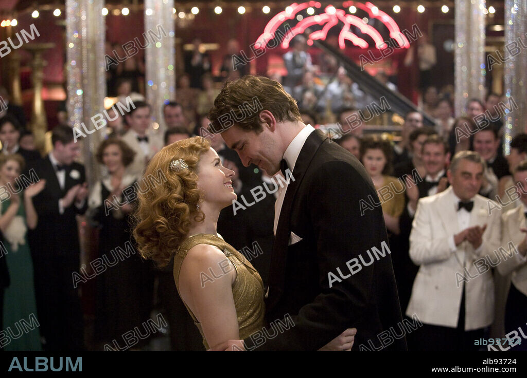 AMY ADAMS and LEE PACE in MISS PETTIGREW LIVES FOR A DAY, 2008, directed by BHARAT NALLURI. Copyright KEYLIGHT ENTERTAINMENT GROUP/KUDOS PRODUCTIONS LTD / BROWN, KERRY.