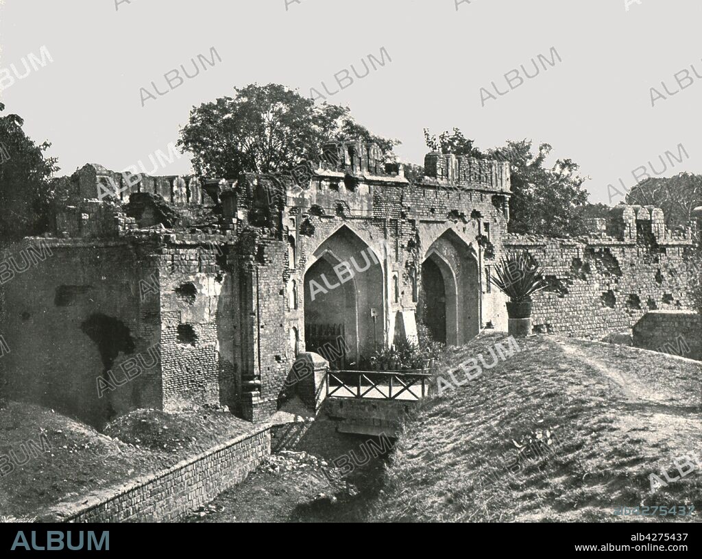 The Kashmiri Gate, Delhi, India, 1895. The northern gate to the historic walled city of Delhi. Built by the Mughal Emperor Shah Jahan (reigned 1628-1658). the gate was so named because it marked the start of the road to Kashmir. From "Round the World in Pictures and Photographs: From London Bridge to Charing Cross via Yokohama and Chicago". [George Newnes Ltd, London, 1895].