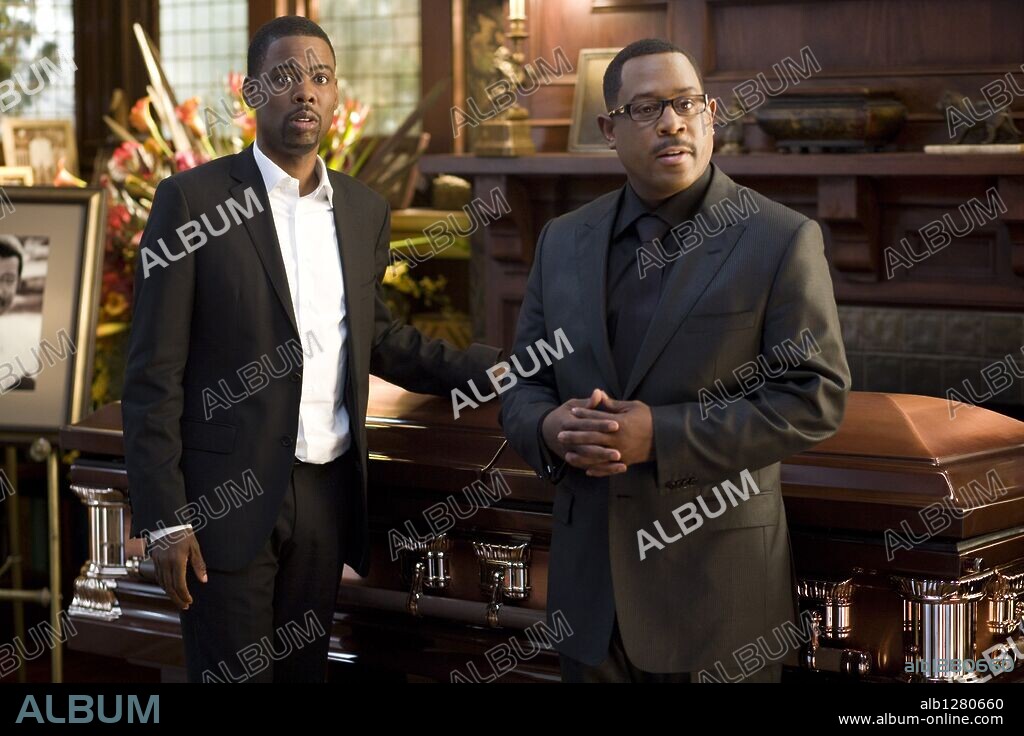 CHRIS ROCK and MARTIN LAWRENCE in DEATH AT A FUNERAL, 2010, directed by NEIL LABUTE. Copyright SCREEN GEMS.