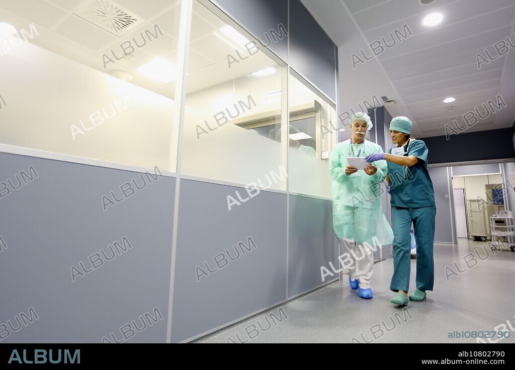 Surgeon, Surgery, Operating room, Onkologikoa Hospital, Oncology Institute, Case Center for prevention, diagnosis and treatment of cancer, Donostia, San Sebastian, Gipuzkoa, Basque Country, Spain.