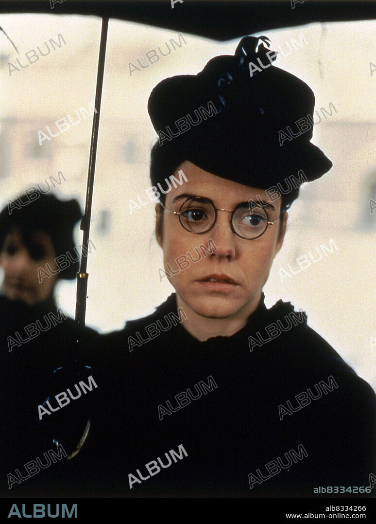 MARY-LOUISE PARKER in THE PORTRAIT OF A LADY, 1996, directed by JANE CAMPION. Copyright PROPAGANDA FILMS.