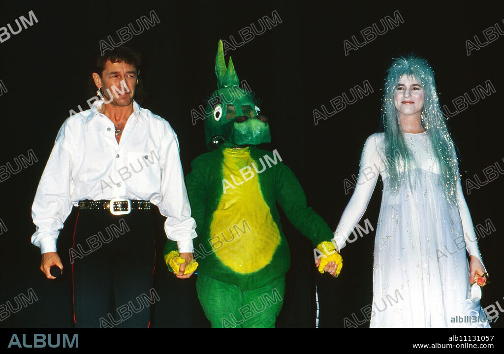 Peter Maffay, Tabaluga and singer Alexis as Lilli at the premiere of the musical "Tabaluga and Lilli" in Frankfurt, Germany 1994. (original german headline: Premiere Musical "Tabaluga und Lilli" in Frankfurt).