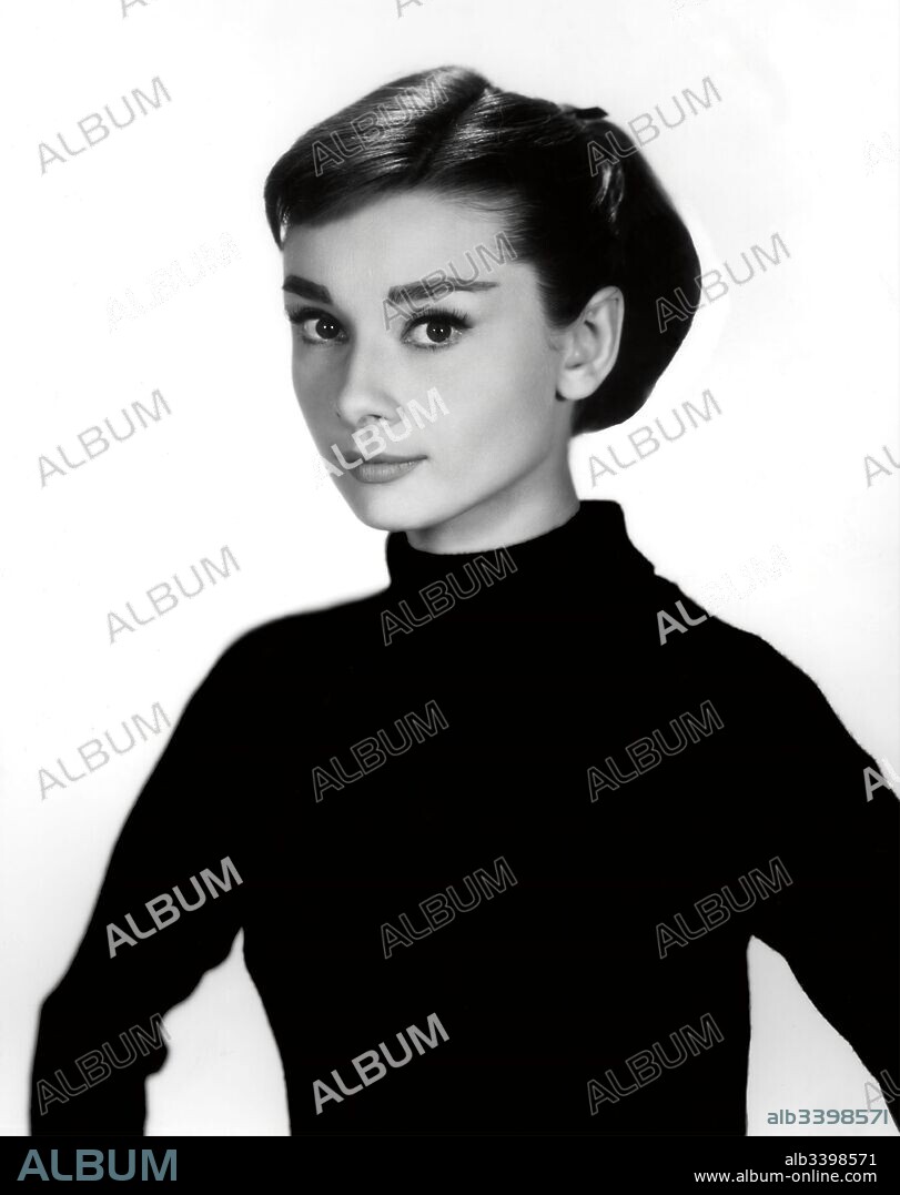 AUDREY HEPBURN in FUNNY FACE, 1957, directed by STANLEY DONEN. Copyright PARAMOUNT PICTURES.
