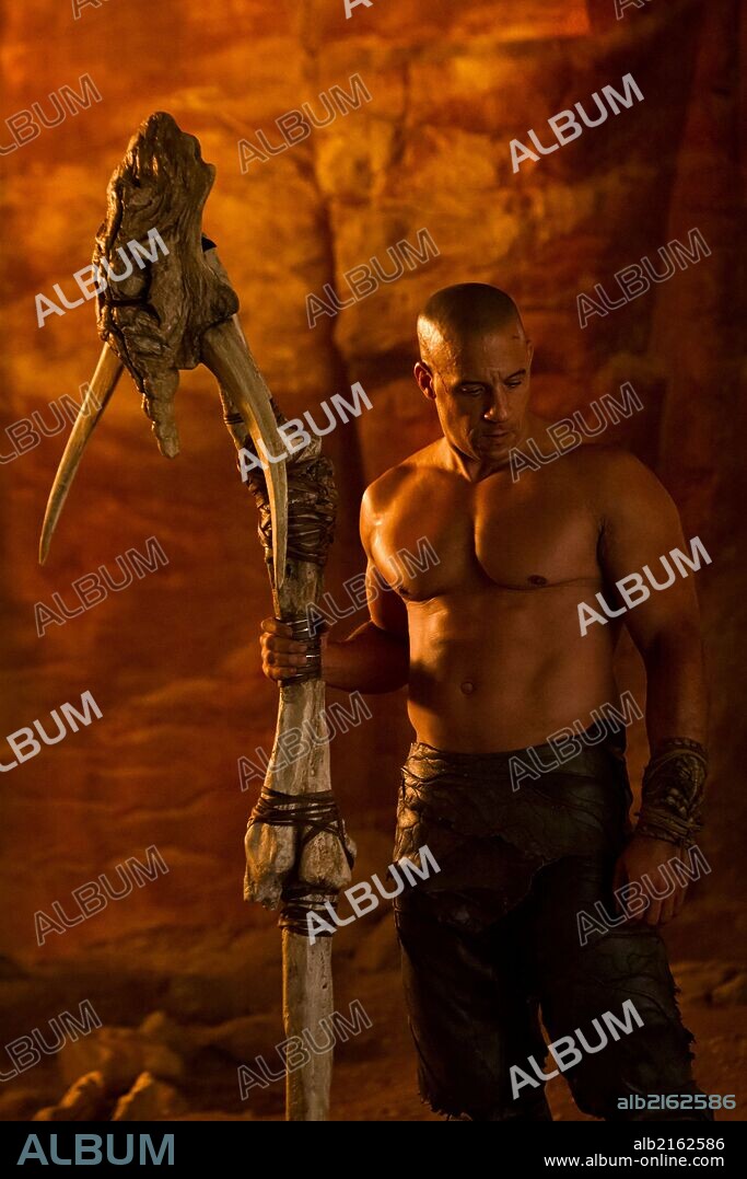 VIN DIESEL in RIDDICK, 2013, directed by DAVID TWOHY. Copyright RADAR PICTURES.